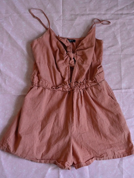 One Clothing Coral Bow Tie Romper – Size M - Picture 1 of 3